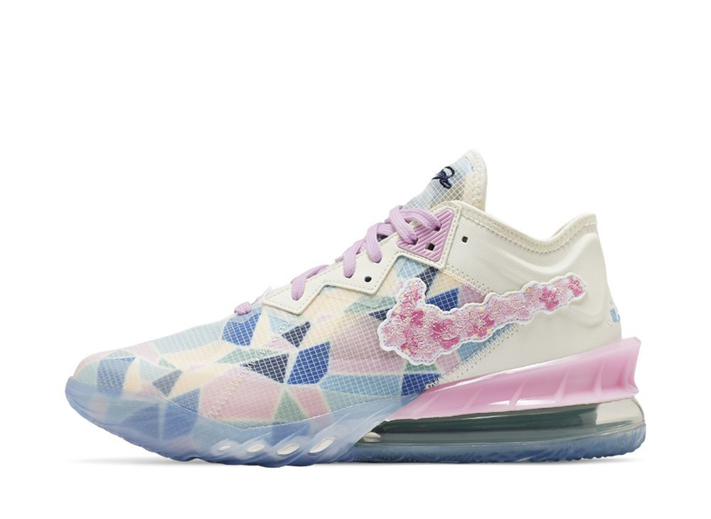 アトモス × ナイキ レブロン 18 ロー サクラ atmos × NIKE LEBRON 18 LOW SAKURA CV7562-101