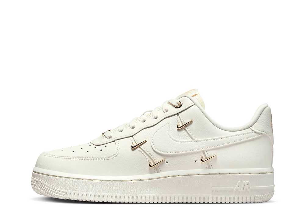 ナイキ ウィメンズ エアフォース1 07 LX セイル/メタリックゴールド Nike Women&#39;s Air Force 1 &#39;07 LX FV3654-111