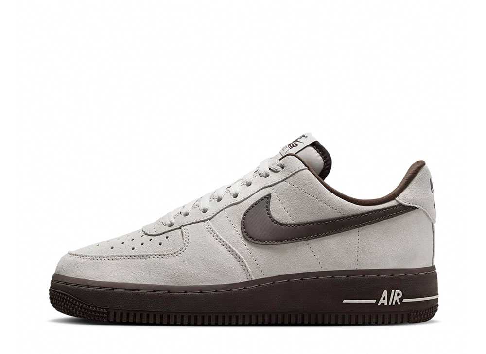 ナイキ ウィメンズ エアフォース1 07 ライトオールウッドブラウン Nike Women&#39;s Air Force 1 07 HQ3485-104